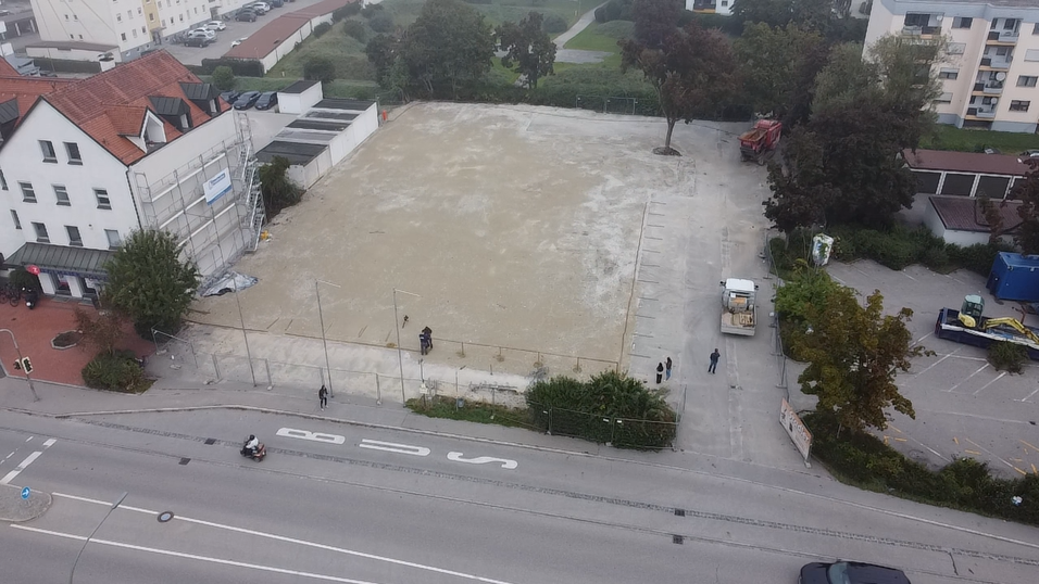 In der Industriestraße sind die Rückbauarbeiten des ehemaligen EDEKA-Gebäudes nahezu abgeschlossen.
