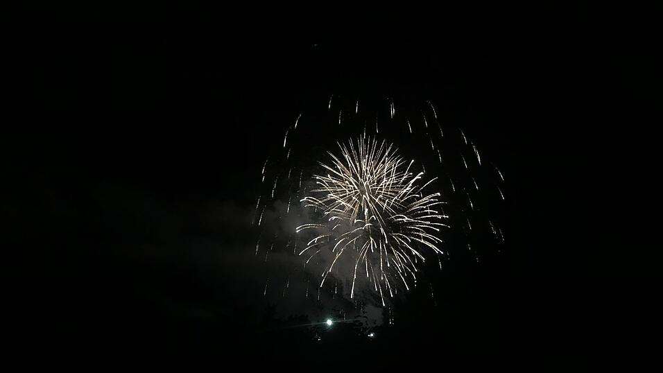 Das war das Abschlussfeuerwerk des Gäubodenvolksfestes 2019. Das war das Abschlussfeuerwerk des Gäubodenvolksfestes 2019.