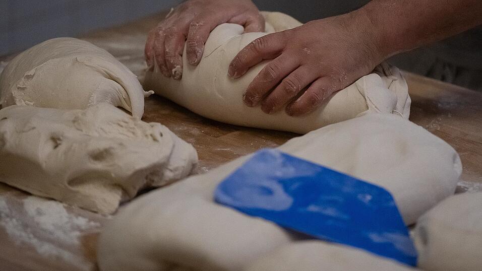 Der Chamer Bauausschuss musste sich am Mittwoch mit einem nicht alltäglichen Antrag befassen. Künftig soll in einer Garage gebacken werden. Der Chamer Bauausschuss musste sich am Mittwoch mit einem nicht alltäglichen Antrag befassen. Künftig soll in einer Garage gebacken werden.