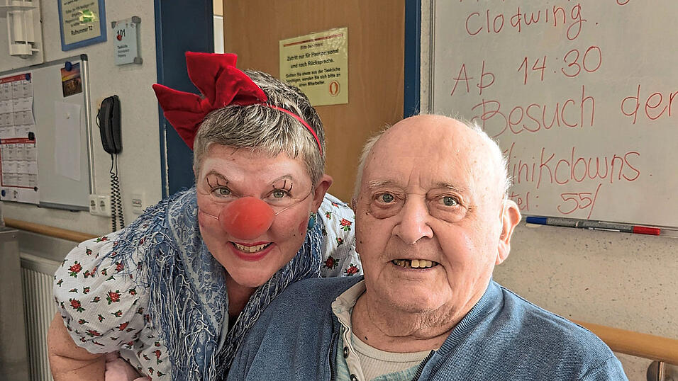 Im Seniorenheim in S&uuml;nching hatten Gabi Lankes und die Bewohnerinnen und Bewohner viel Spa&szlig; zusammen...