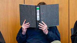 Erst Gift im Kaffee, dann 23 Schl&auml;ge mit einem Eisenrohr: Nach dem Tod seiner Ex-Lebensgef&auml;hrtin wird ein 41-J&auml;hriger zu 13 Jahren Gef&auml;ngnis verurteilt. (Archivbild)