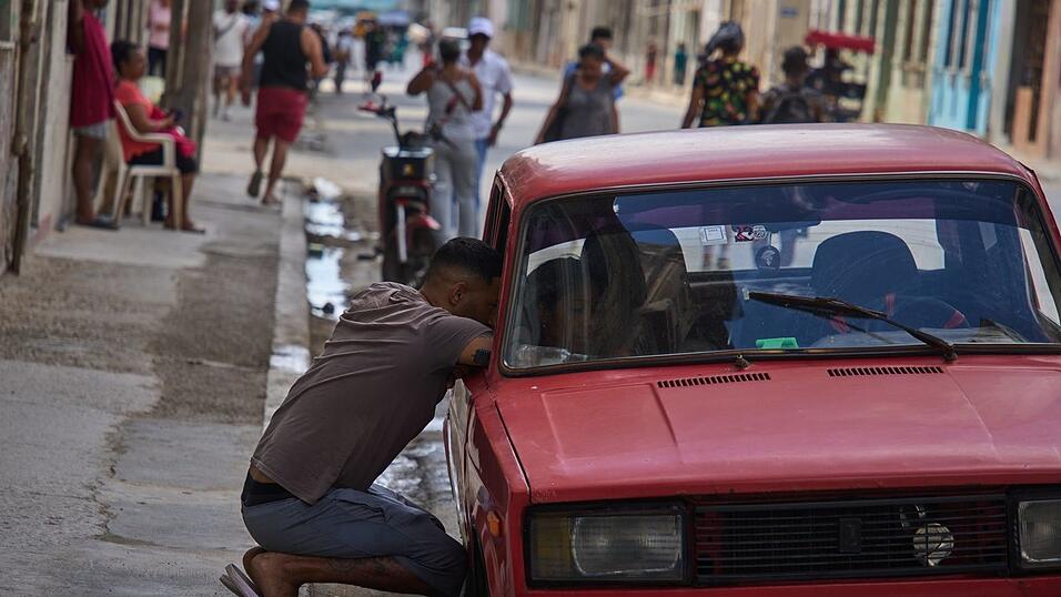 Immer wieder kommt es in Kuba zu großflächigen Stromausfällen. Immer wieder kommt es in Kuba zu großflächigen Stromausfällen.