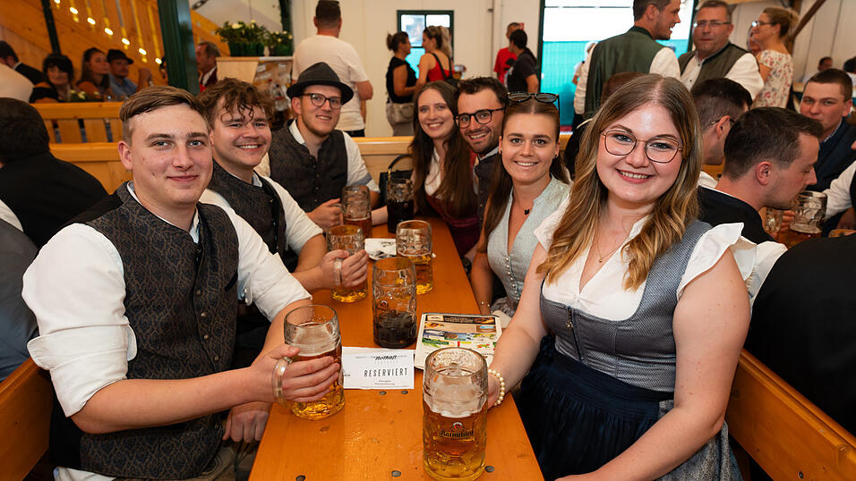 Die Partybilder vom Samstag, 17. August, aus dem Festzelt Nothaft. Die Partybilder vom Samstag, 17. August, aus dem Festzelt Nothaft.