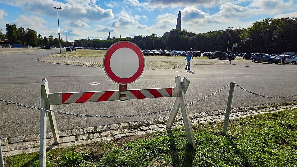 Der Parkplatz Am Hagen kann ab sofort wieder genutzt werden. Der Parkplatz Am Hagen kann ab sofort wieder genutzt werden.