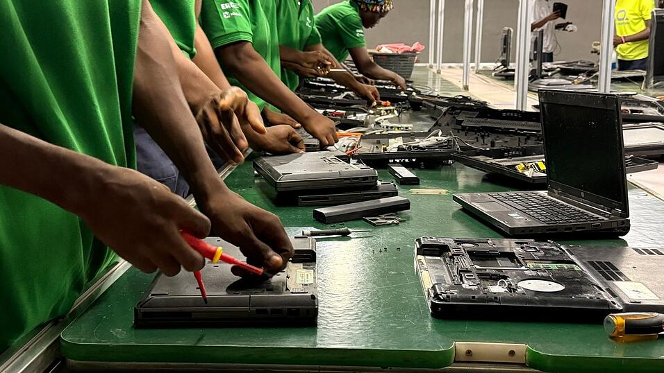 Für viele Menschen in Ghana wäre ein neues Gerät kaum erschwinglich. Für viele Menschen in Ghana wäre ein neues Gerät kaum erschwinglich.
