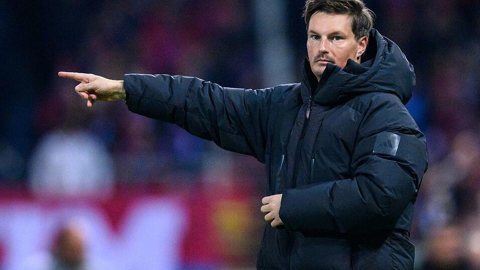 Muss Yussuf Poulsen im Angriff ersetzen: HSV-Trainer Merlin Polzin. (Archiv) Muss Yussuf Poulsen im Angriff ersetzen: HSV-Trainer Merlin Polzin. (Archiv)