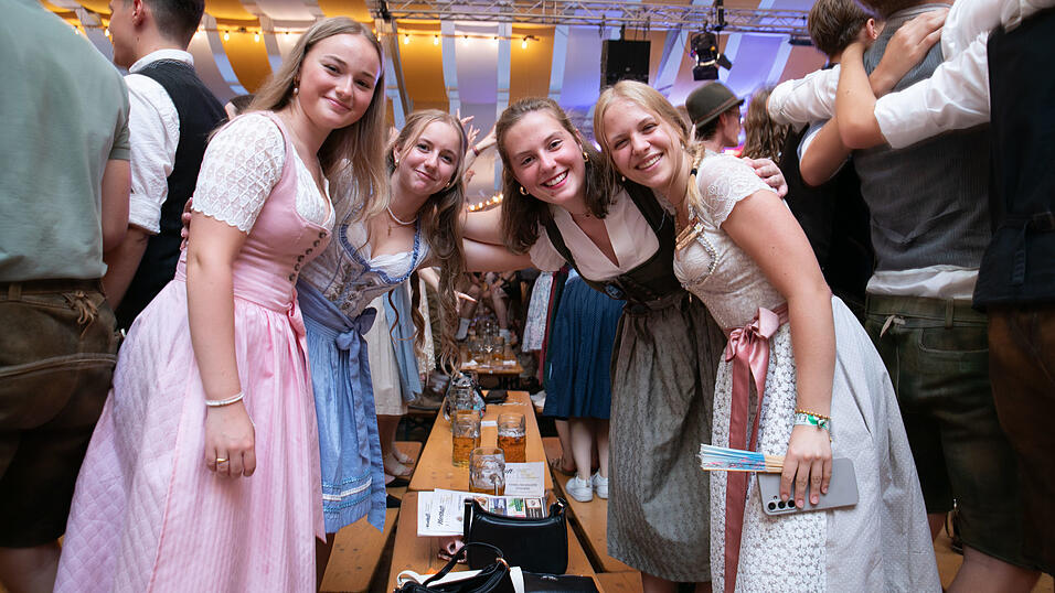 Die Partybilder vom Mittwoch, 13. August, aus dem Festzelt Nothaft. Die Partybilder vom Mittwoch, 13. August, aus dem Festzelt Nothaft.