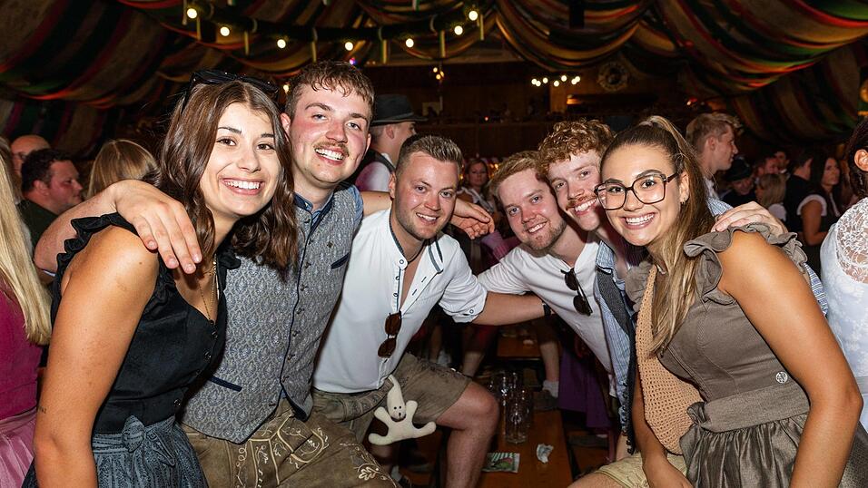 Die Partybilder vom Sonntag, 16. August, aus dem Festzelt Weckmann. Die Partybilder vom Sonntag, 16. August, aus dem Festzelt Weckmann.
