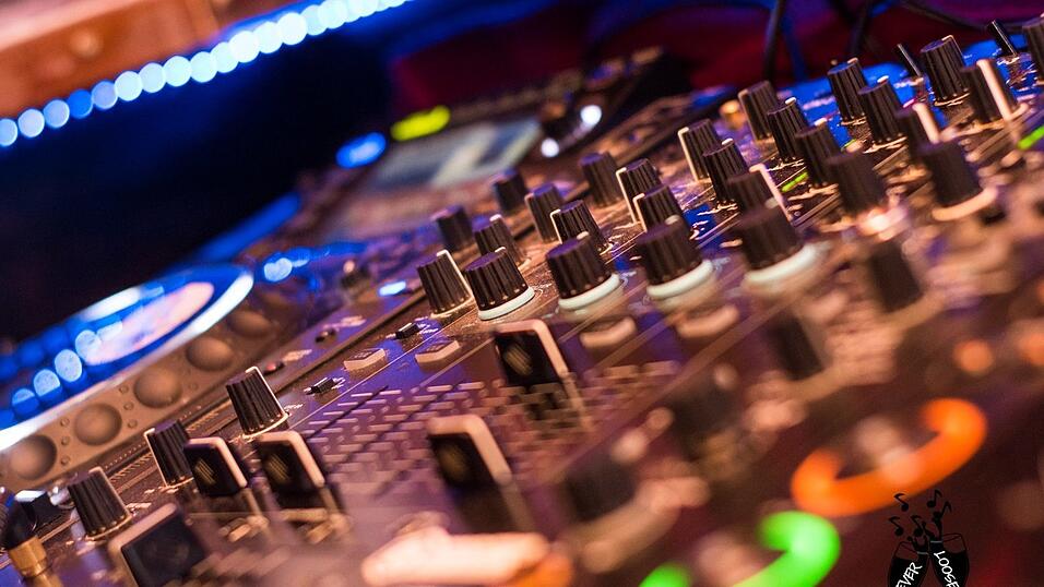 Im 'The Sin' und im 'Never Loose' wurde an diesem Wochenende wieder ordentlich Party gemacht. Im 'The Sin' und im 'Never Loose' wurde an diesem Wochenende wieder ordentlich Party gemacht.