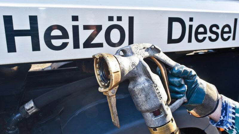 Die Diskussion um die Energiewende dreht sich meistens um die Stromerzeugung. Bei Heizungen und Kraftstoffen kommt sie kaum voran. Die Diskussion um die Energiewende dreht sich meistens um die Stromerzeugung. Bei Heizungen und Kraftstoffen kommt sie kaum voran.