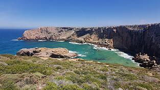 Auch im November sind Urlauber an der Algarve - der Sturm traf unter anderem einen Campingplatz. Auch im November sind Urlauber an der Algarve - der Sturm traf unter anderem einen Campingplatz.