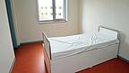 Ein Kriseninterventionsraum im Ma&szlig;regelvollzug. Hier werden Patienten kurzfristig fixiert, wenn sie sich oder andere gef&auml;hrden.