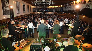 Die Tanzband &bdquo;Pinacolada&ldquo; trugdazu bei, dass sowohl auf dem Tanzparkett als auch an den Tischen eine gute Stimmung bis in die fr&uuml;hen Morgenstunden herrschte.