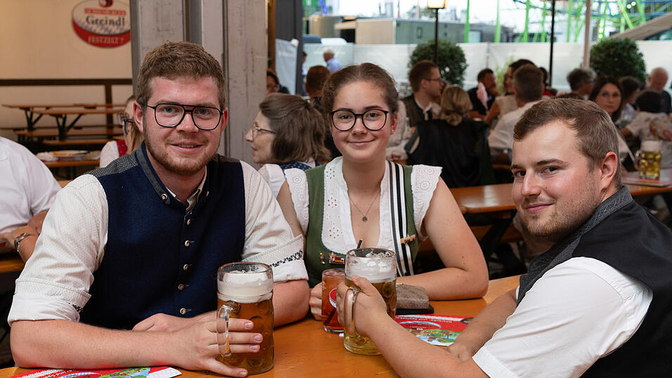 Die Partybilder vom Montag, 10. August, aus dem Festzelt Greindl. Die Partybilder vom Montag, 10. August, aus dem Festzelt Greindl.