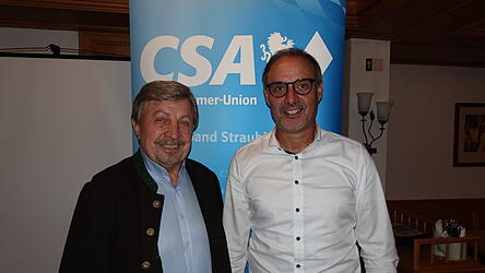 Der Kreisvorsitzende der CSA Straubing-Bogen, Georg Schwarzfischer-Engel mit dem stellvertretenden Vorstand der Kreiskliniken Bogen-Mallersdorf