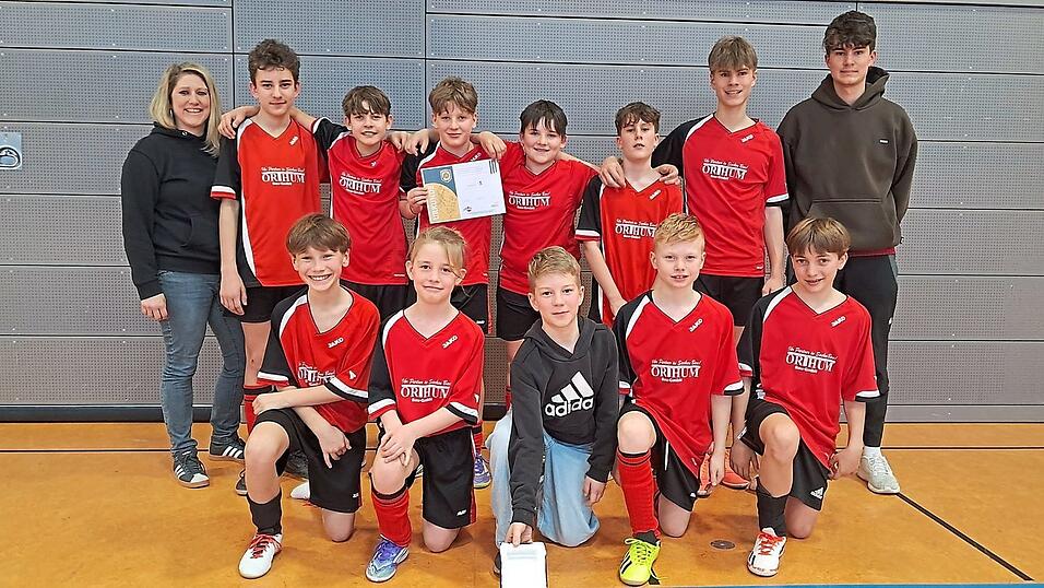 Die Ministranten aus Volkenschwand/Gro&szlig;gundertshausen k&ouml;nnen auch Fu&szlig;ball spielen.