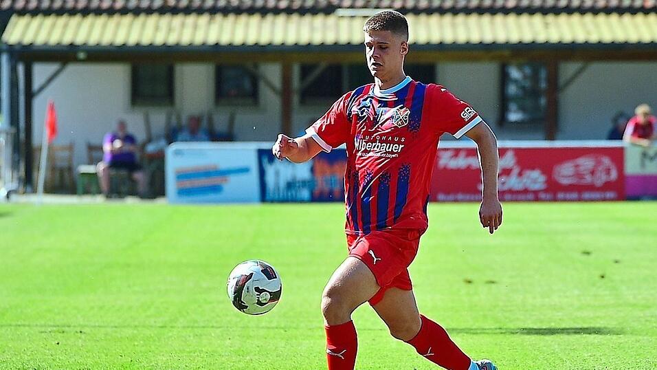 Bastian Irrgang, gegen Kareth-Lappersdorf beim 2:1 zweifacher Torschütze, fehlt dem 1. FC Bad Kötzting heute Abend beim 1. FC Passau wegen einer Rotsperre. Bastian Irrgang, gegen Kareth-Lappersdorf beim 2:1 zweifacher Torschütze, fehlt dem 1. FC Bad Kötzting heute Abend beim 1. FC Passau wegen einer Rotsperre.