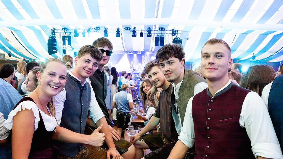 Die Partybilder vom Sonntag, 16. August, aus dem Festzelt Wenisch. Die Partybilder vom Sonntag, 16. August, aus dem Festzelt Wenisch.