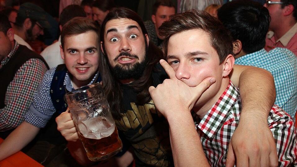 Die Fr&uuml;hjahrsdult 2017 in Landshut neigt sich dem Ende entgegen. Grund genug, noch einmal richtig in den Bierzelten zu feiern - abgerundet vom traditionellen Feuerwerk.