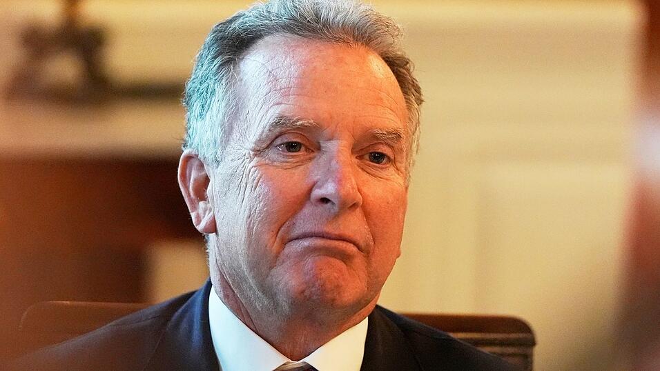 Der US-Sondergesandte Steve Witkoff hat in einer Rede in Tel Aviv bei einer Großkundgebung der Angehörigen der Gaza-Geiseln die Rolle von US-Präsident Donald Trump bei den Bemühungen um eine Befriedung der Region gewürdigt. (Archivbild) Der US-Sondergesandte Steve Witkoff hat in einer Rede in Tel Aviv bei einer Großkundgebung der Angehörigen der Gaza-Geiseln die Rolle von US-Präsident Donald Trump bei den Bemühungen um eine Befriedung der Region gewürdigt. (Archivbild)