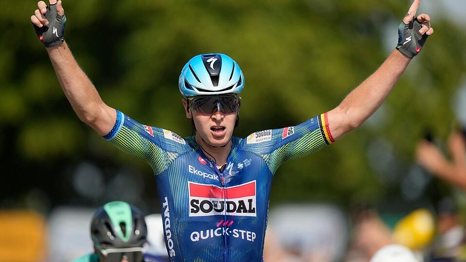 Tim Merlier hat die 8. Etappe der Tour de France im Sprint gewonnen. Tim Merlier hat die 8. Etappe der Tour de France im Sprint gewonnen.