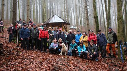 Die Teilnehmer von der bayerischen Seite zusammen mit KCT-Vorsitzendem Petr Matejka und Waldvereins-Vorsitzender Marianne Linsmeier.