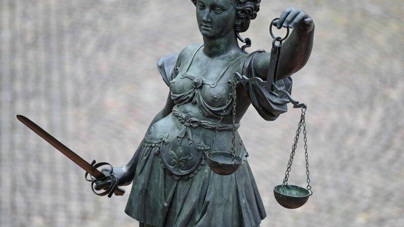 Der 21-Jährige wurde zu einer Bewährungsstrafe verurteilt. (Symbolbild) Der 21-Jährige wurde zu einer Bewährungsstrafe verurteilt. (Symbolbild)