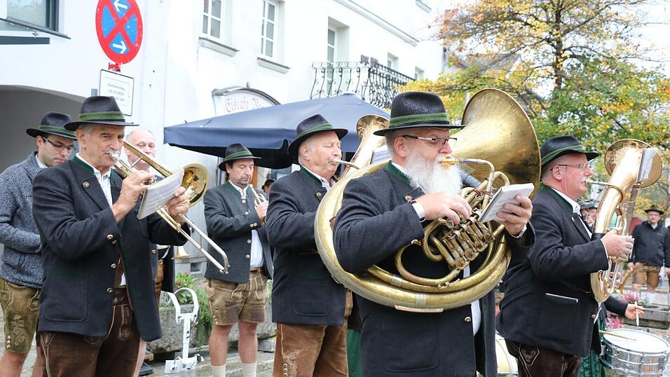 Die Altnußberger Musikanten beim Standkonzert am Stadtplatz Die Altnußberger Musikanten beim Standkonzert am Stadtplatz
