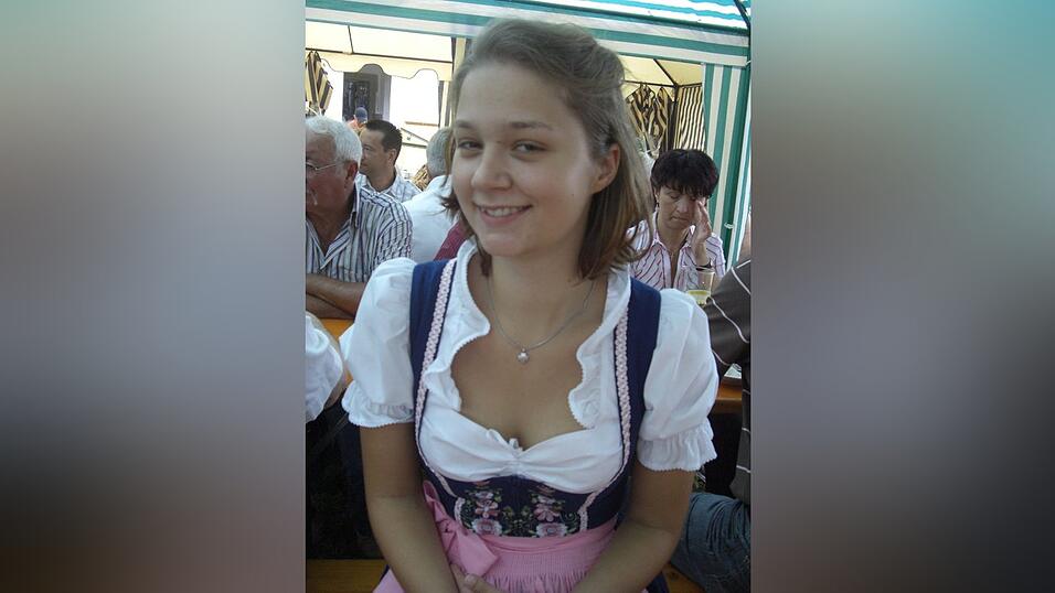 Eine schöne Trachtenbluse macht einen besseren Eindruck als Tops, T-Shirts oder andere Mode-Sünden