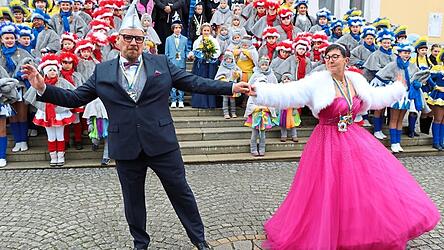 „Pretty in Pink“ beim Faschingsauftakt am 11.11. in Bogen: Das neue Prinzenpaar Prinz Jens I und Prinzessin Sindy I.