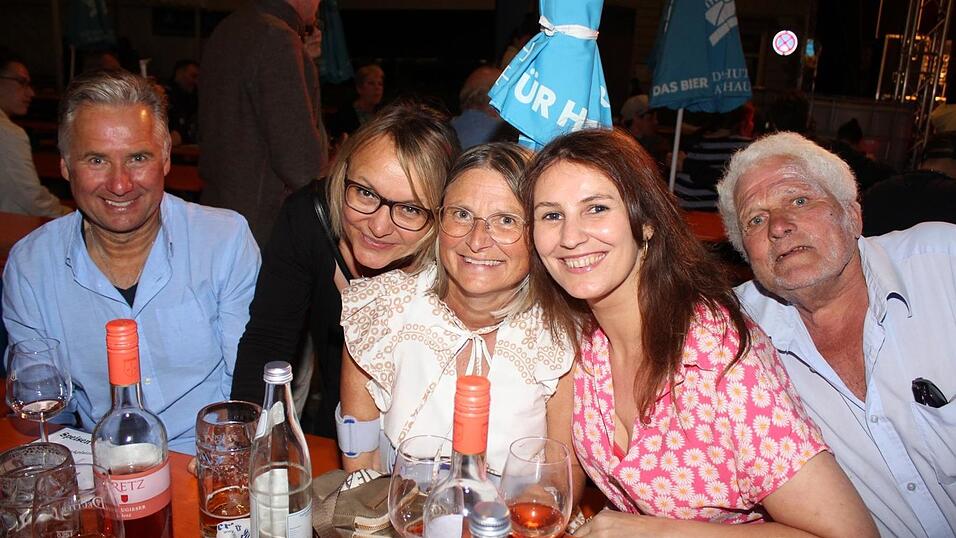 Viele Landshuter genossen ihren Freitagabend auf dem Bismarckplatzfest.