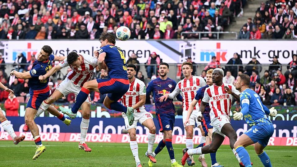 Christoph Baumgartner (l) traf per Kopf zur Leipziger F&uuml;hrung.