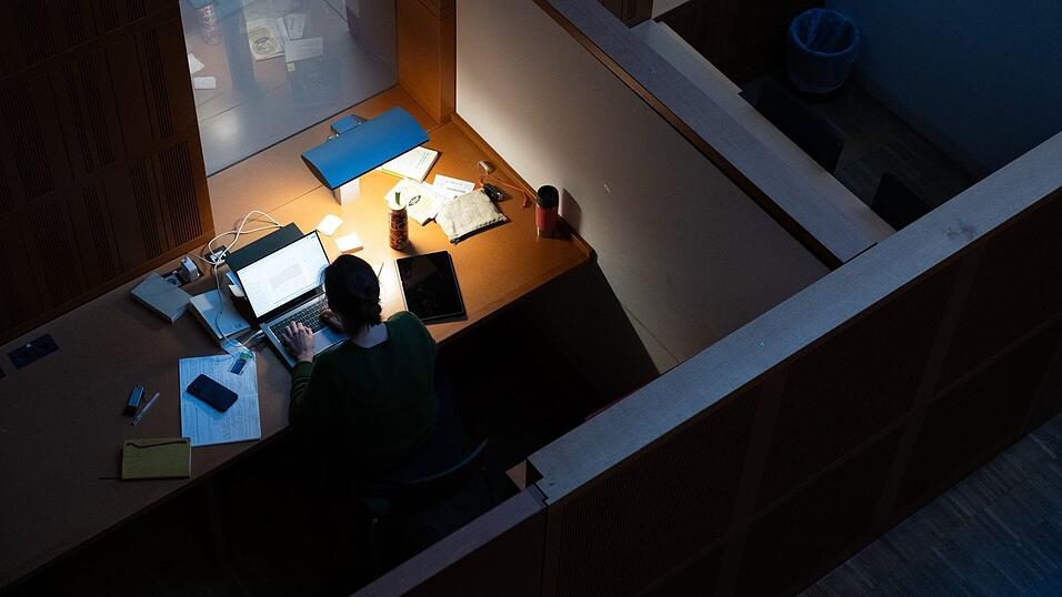 58 Prozent fühlen sich durch Schule, Studium oder den Beruf gestresst. (Symbolbild) 58 Prozent fühlen sich durch Schule, Studium oder den Beruf gestresst. (Symbolbild)