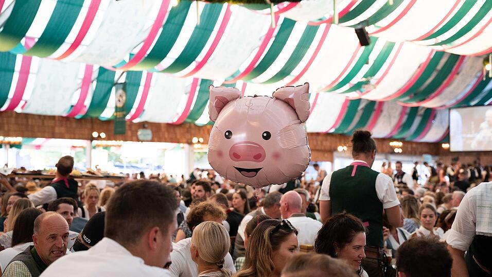 Die Partybilder vom Donnerstag, 13. August, aus dem Festzelt Weckmann. Die Partybilder vom Donnerstag, 13. August, aus dem Festzelt Weckmann.