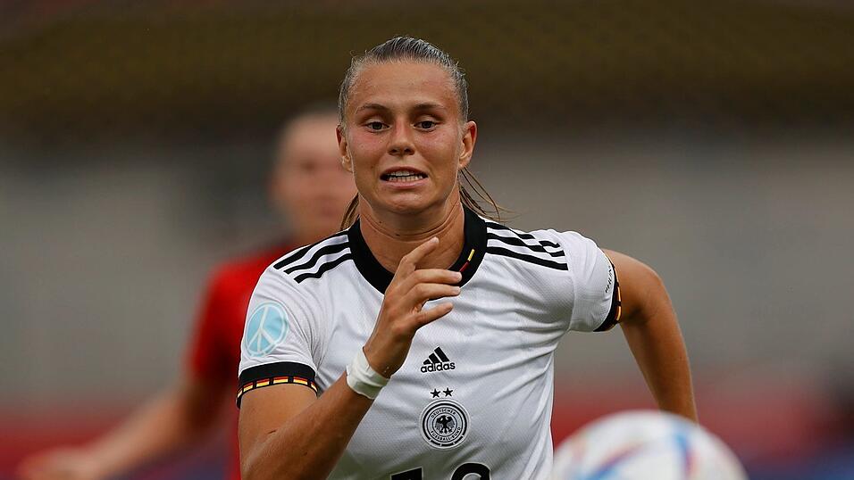 Unsere Nummer 19: Angreiferin Klara Bühl / FC Bayern München / 24 Länderspiele / 12 Tore Unsere Nummer 19: Angreiferin Klara Bühl / FC Bayern München / 24 Länderspiele / 12 Tore