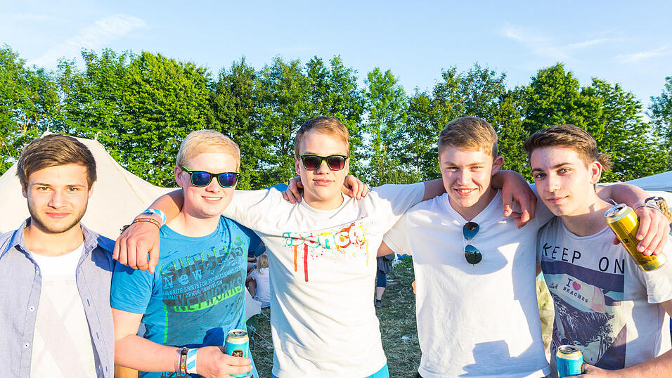 Ein Streifzug durch das Campinggelände: Trotz heißer Temperaturen sind die Festivalbesucher bestens gelaunt. (Foto: Susanne Raith) Ein Streifzug durch das Campinggelände: Trotz heißer Temperaturen sind die Festivalbesucher bestens gelaunt. (Foto: Susanne Raith)