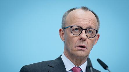 Kanzler Friedrich Merz (Foto) betont, mit den SPD-Chefs B&auml;rbel Bas und Lars Klingbeil vereinbart zu haben, das Wahlergebnis solle die gemeinsame Regierungsarbeit im Bund nicht beeintr&auml;chtigen.