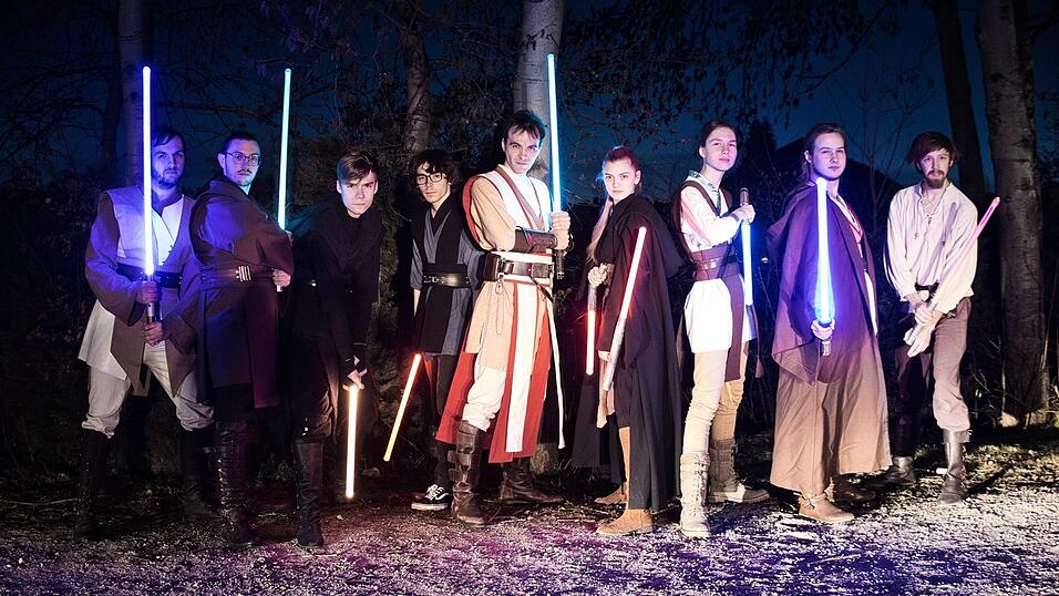 Die Jedy-Academy Cham lehrt die Kunst des Lichtschwerterkampfes und pr&auml;sentiert authentische Auff&uuml;hrungen.