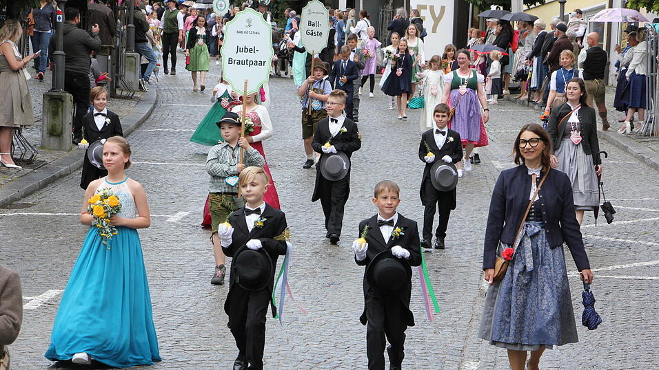 Das war der Bierzelteinzug beim Bad Kötztinger Pfingstvolksfest 2025. Das war der Bierzelteinzug beim Bad Kötztinger Pfingstvolksfest 2025.