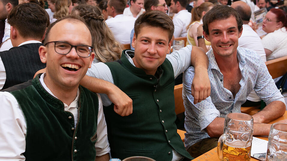 Die Partybilder vom Freitag, 15. August, aus dem Festzelt Nothaft. Die Partybilder vom Freitag, 15. August, aus dem Festzelt Nothaft.