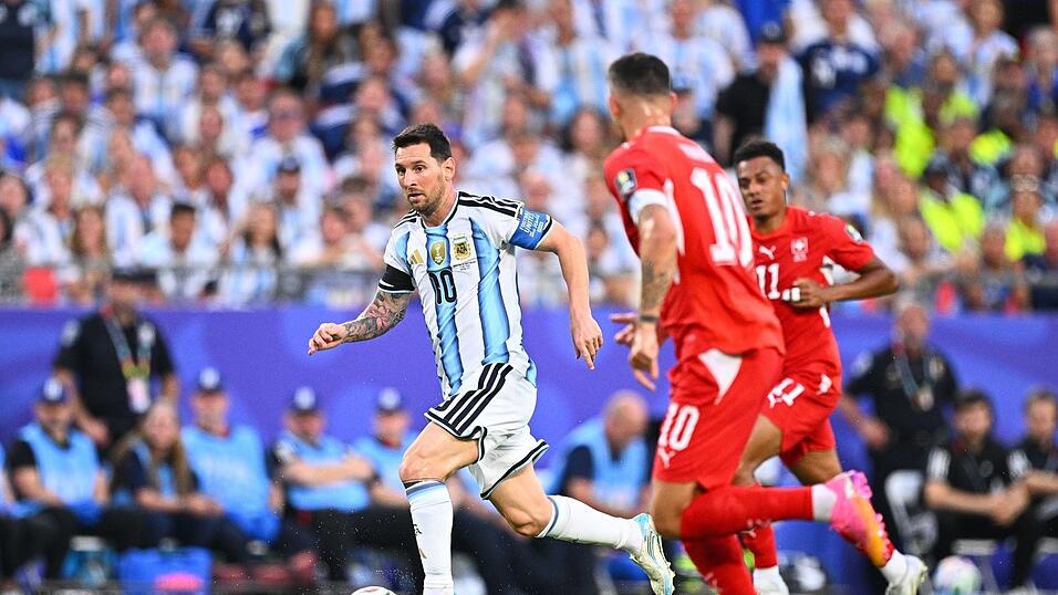 Lionel Messi (l.) und seine Argentinier stehen im Halbfinale. Lionel Messi (l.) und seine Argentinier stehen im Halbfinale.