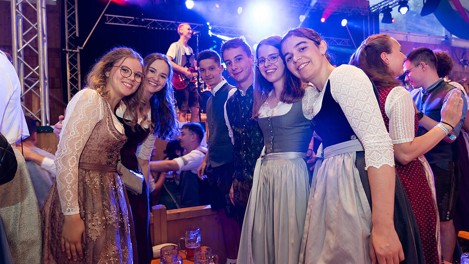 Die Partybilder vom Montag, 19. August, aus dem Festzelt Weckmann. Die Partybilder vom Montag, 19. August, aus dem Festzelt Weckmann.