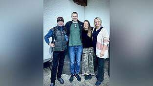 In ihrem dritten „Lebenslinien“-Film erzählt Verena Wagner die Geschichte von Hilde Gerg; im Bild von links Tonmann Tom Heckner, Kameramann Michael Reithmeier und Hilde Gerg.