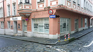 An der Ecke zur Weiße-Hahnen-Gasse eröffnet Mitte März Round Bagel & Coffee. An der Ecke zur Weiße-Hahnen-Gasse eröffnet Mitte März Round Bagel & Coffee.