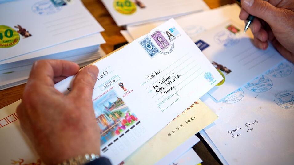 Im Osterpostamt wurden Tausende Briefe, die Kinder an Hanni Hase geschrieben haben, beantwortet. Im Osterpostamt wurden Tausende Briefe, die Kinder an Hanni Hase geschrieben haben, beantwortet.