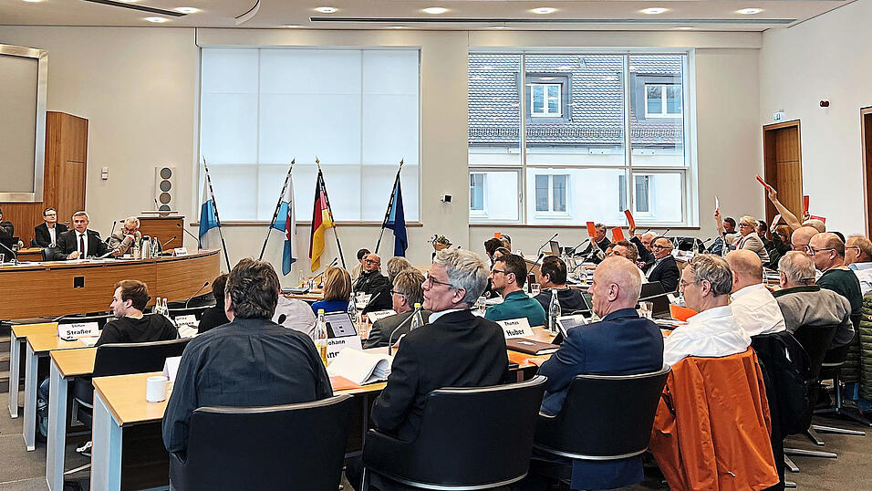Im März stimmten die Kreisräte über den Haushalt des Landkreises Landshut ab.