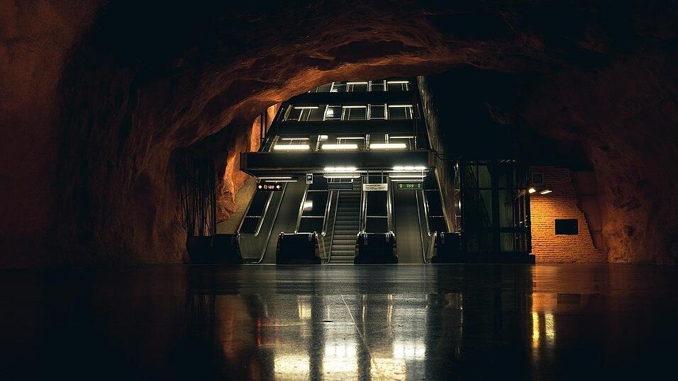 Wer dem König in Gelb begegnet, entdeckt sehr schnell, wie die Wirklichkeit zerfasert. Wer dem König in Gelb begegnet, entdeckt sehr schnell, wie die Wirklichkeit zerfasert.
