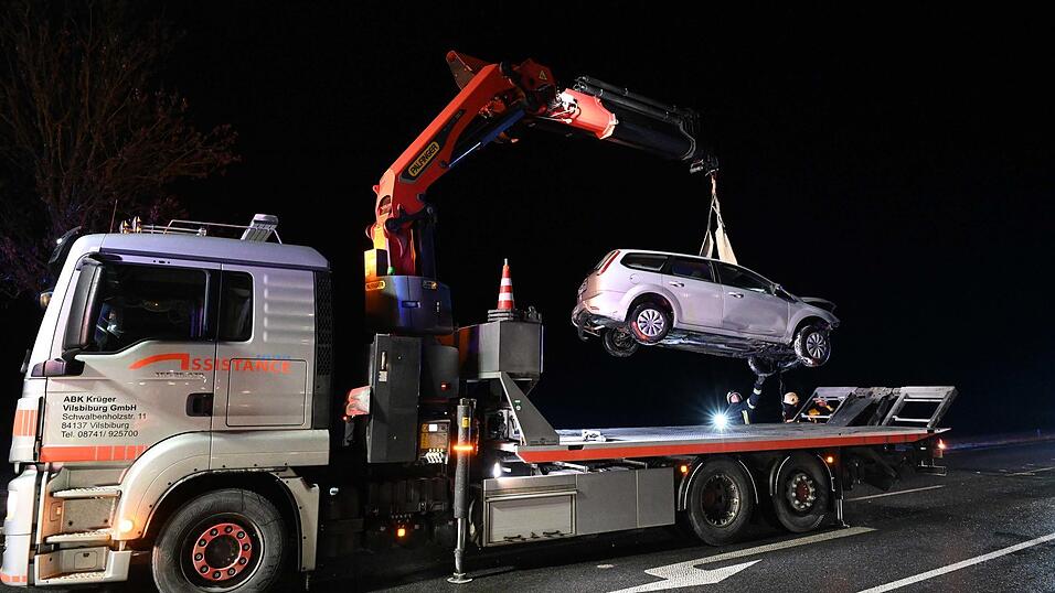 Beide Autos mussten abgeschleppt werden.