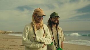 Bill Kaulitz und Tom Kaulitz in der ersten Folge der neuen Staffel der Netflix-Serie «Kaulitz & Kaulitz». Bill Kaulitz und Tom Kaulitz in der ersten Folge der neuen Staffel der Netflix-Serie «Kaulitz & Kaulitz».