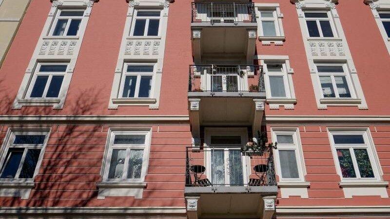 Hohe Preissprünge bei Immobilien, die zum Kauf angeboten werden, gab es besonders in kleineren Großstädten in Deutschland. Das zeigt eine aktuelle Analyse des Immobilienportals Immowelt. (Symbolbild)